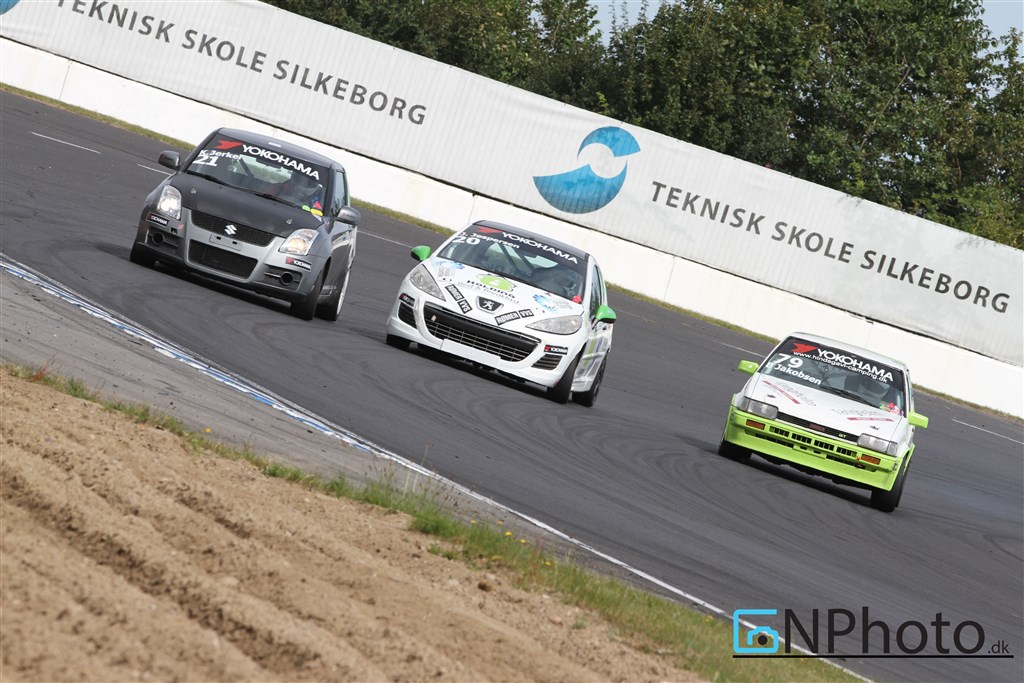 Også Kenneth Jerkel (21), Jan Jespersen (20) og Brian Jakobsen (79) kunne køre 3 mand gennem sving 1 uden kontakt.
(Foto: CNPhoto.dk)